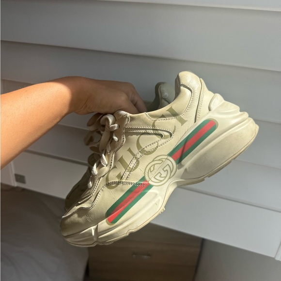 Gucci Women's Cream Sneakers with Green and Red Accents - Picture 1 of 4